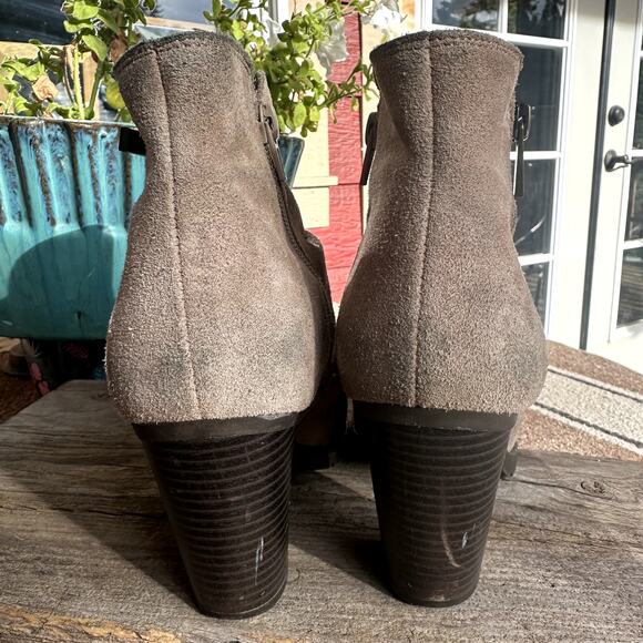 White Mountain Suede Leather Block Heel Ankle Boots 7.5 Neutral Minimalist Chic - Picture 4 of 9